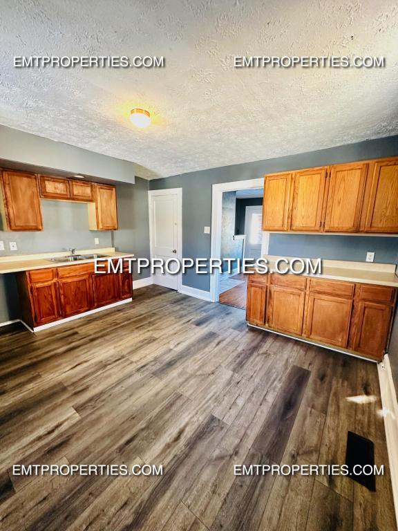 Photo - 2110 E 30th St