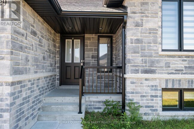 Photo - 29 Cattail Cres