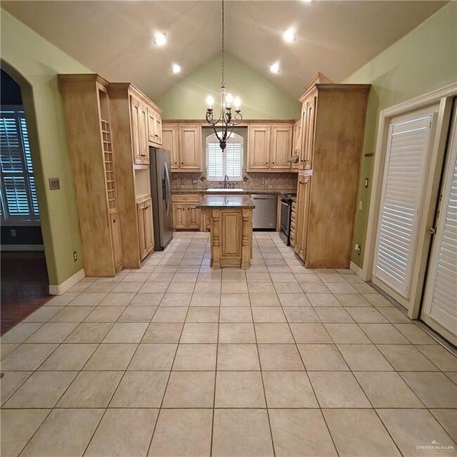 23 Sequoia Dr