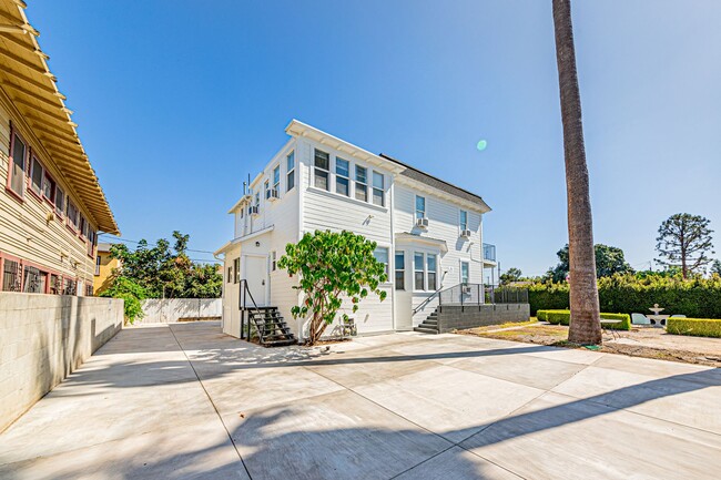 Photo - 2943 Walton Ave