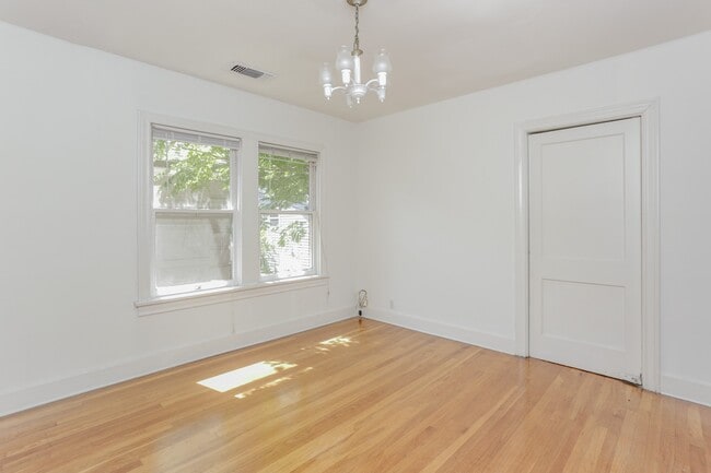 Photo - 1812 Banks St