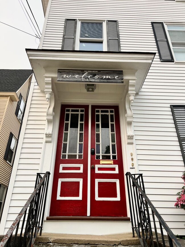 Building Photo - 135 Sagamore St Unit 3 Rental
