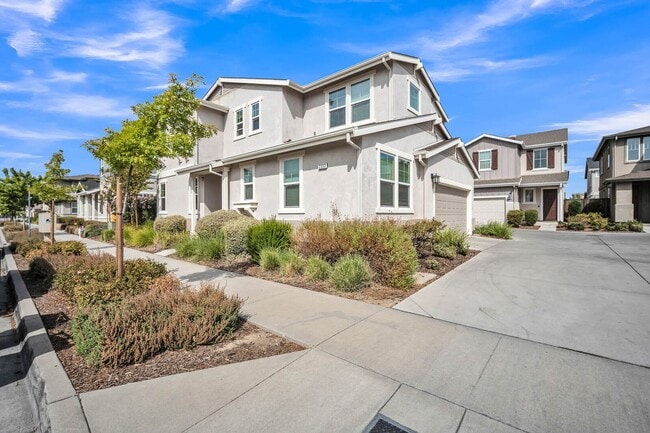 Photo - 2333 Aerostar Way