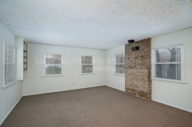 Photo - 2021 Academy St