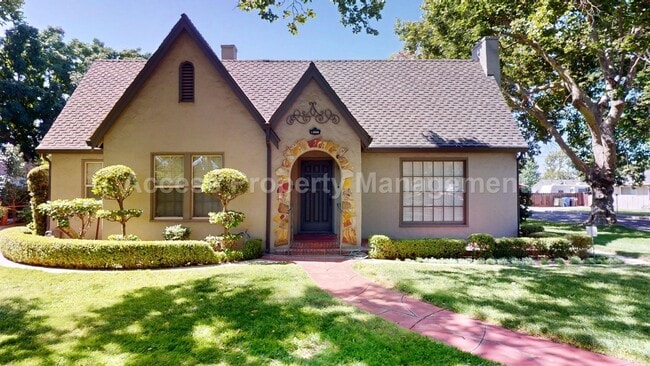 Building Photo - 1200 Sycamore St