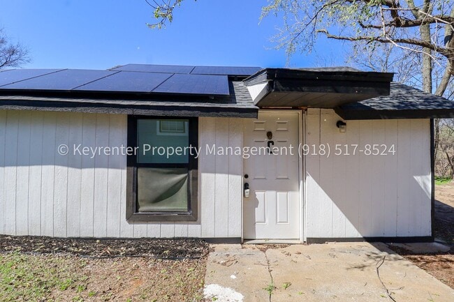 Building Photo - 732 N Victor Ave Unit C