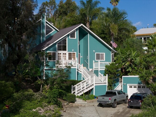 Building Photo - 3 Bedroom + Loft + Office Oceanside Home