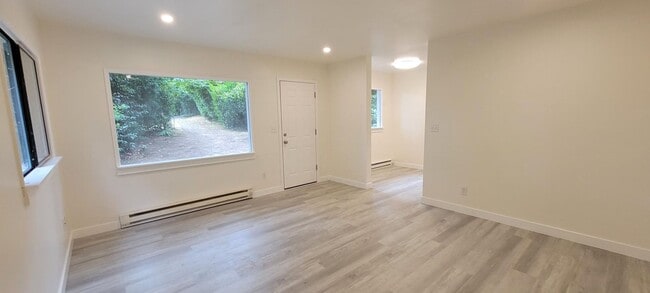 Photo - Edmonds 1 Bedroom 1 Bath Cottage
