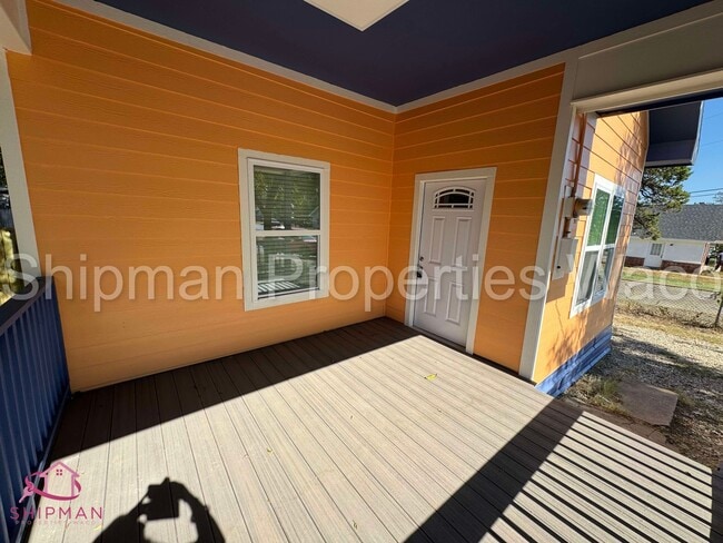 Photo - 1601 McKenzie Ave