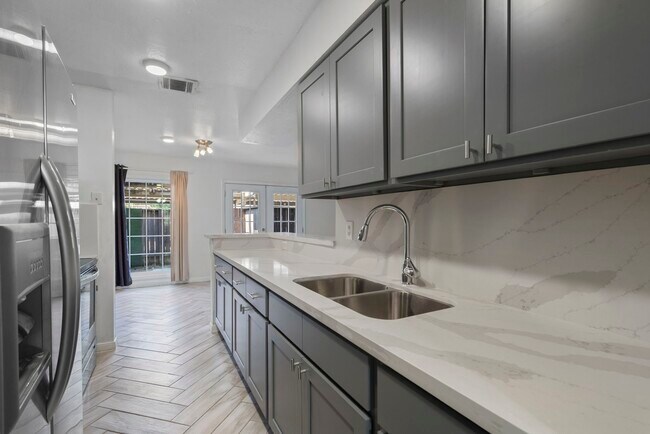 Photo - 5801 Lumberdale Rd Unidad 127