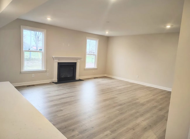 Photo - 7906 Pine St