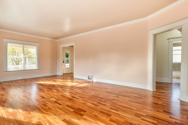 Photo - 1424 N Northgate Way Unit 1424 N Northgate Way