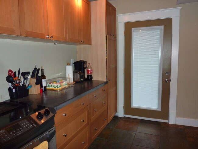 Photo - 5BR/2BA Off-Campus Housing Near UTK