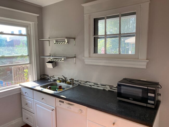 Kitchen - 1619 Buena Vista St Unit 1619 Buena Vista St