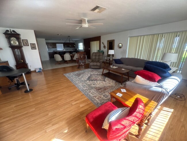 Photo - 19 Windy Point Rd