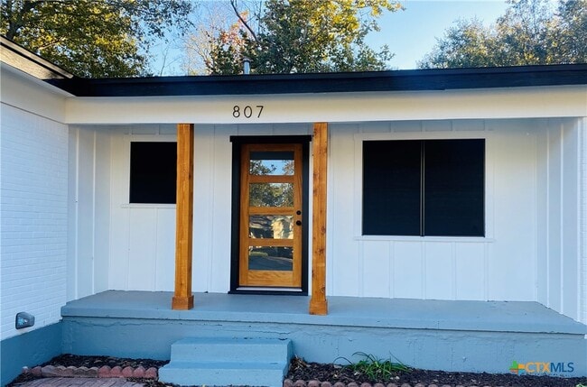 Photo - 807 Sandy Ct