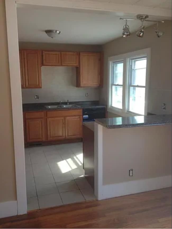 Building Photo - 490 Pleasantview Ave Rental