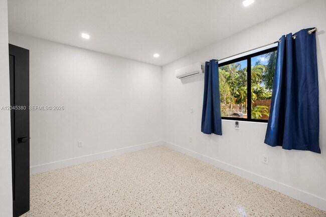Photo - 365 Fairway Dr