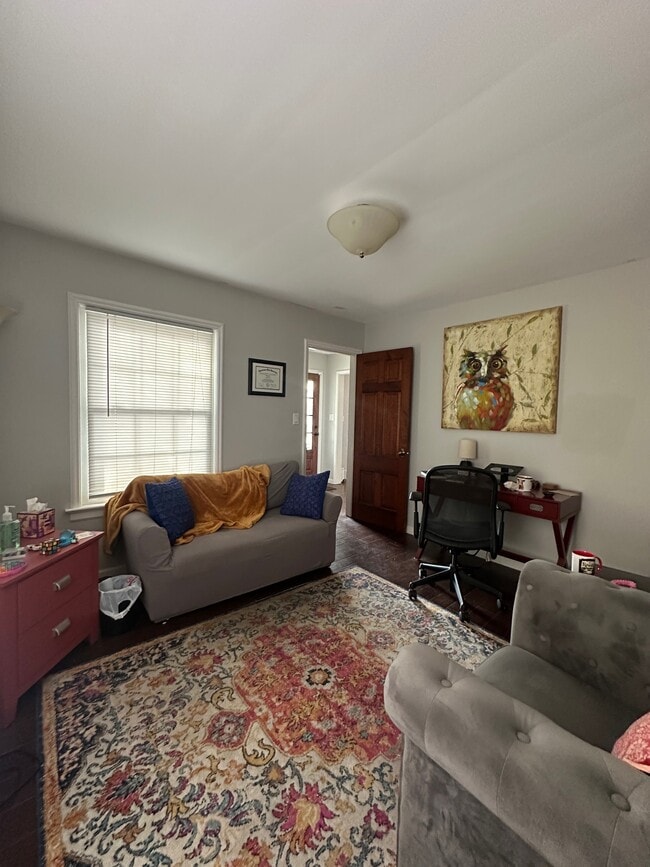 Photo - 932 Robinson St