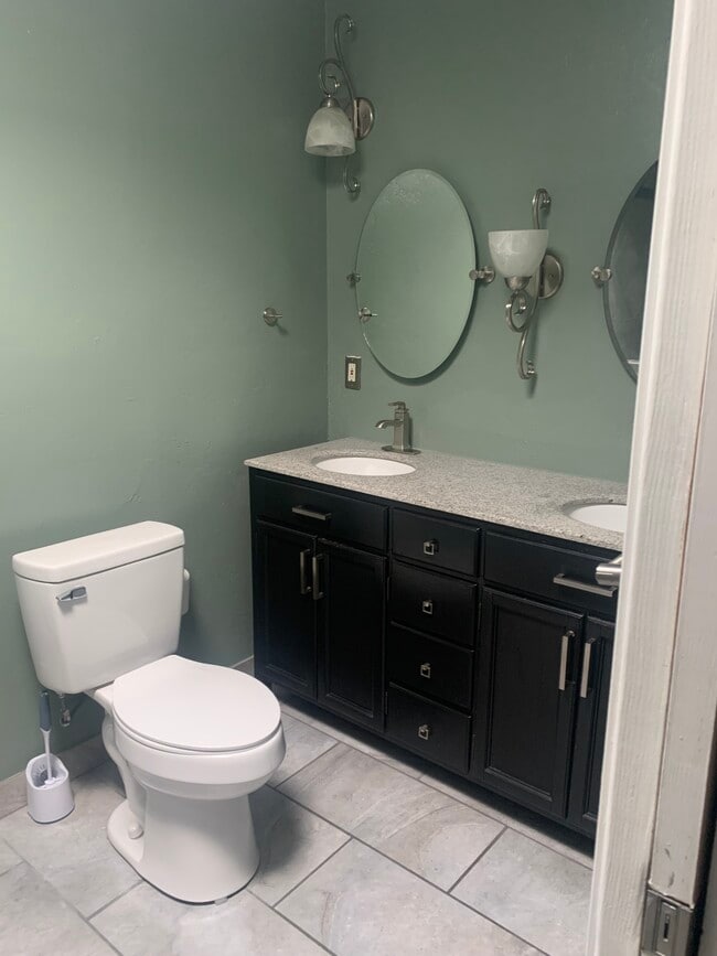 Building Photo - 8658 N Avenida Amatista