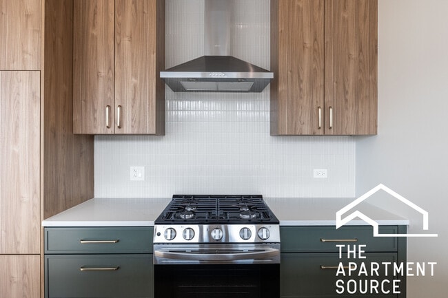 Photo - 1620 W Grand Ave Unit 2W