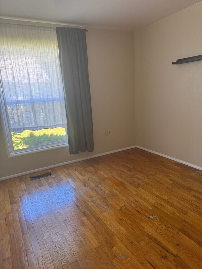 Photo - Beautiful 2 bedroom 1 bath Cozy Home for Rent- Minutes from Steilacoom Lake!
