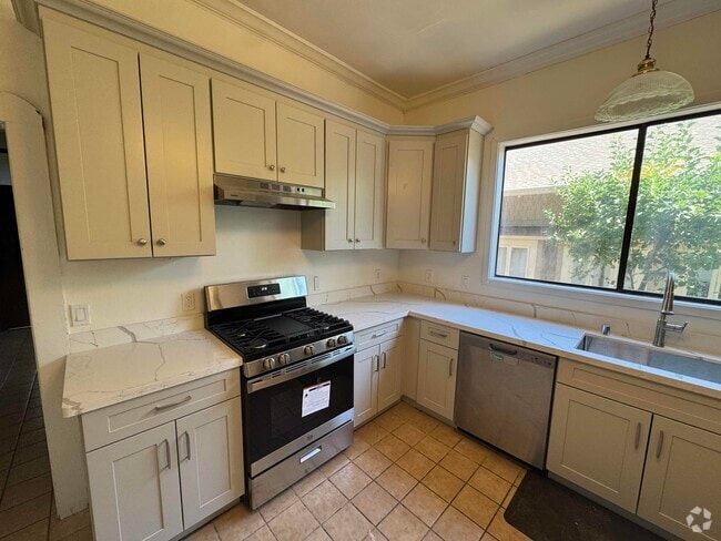 Building Photo - 205 S 12th St Unit 3 Rental