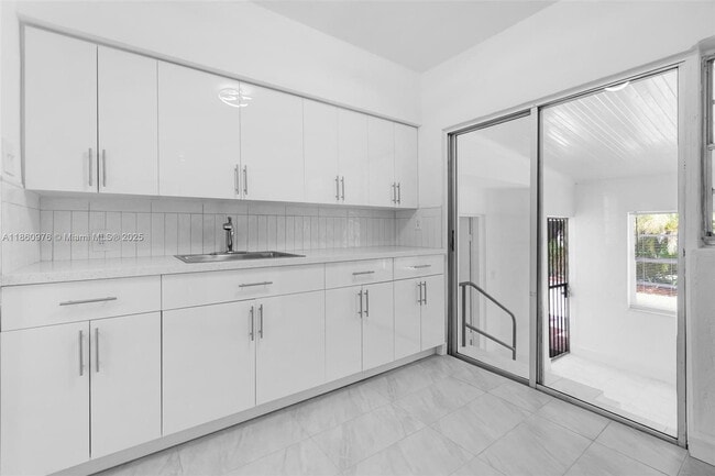 Photo - 1107 El Rado St