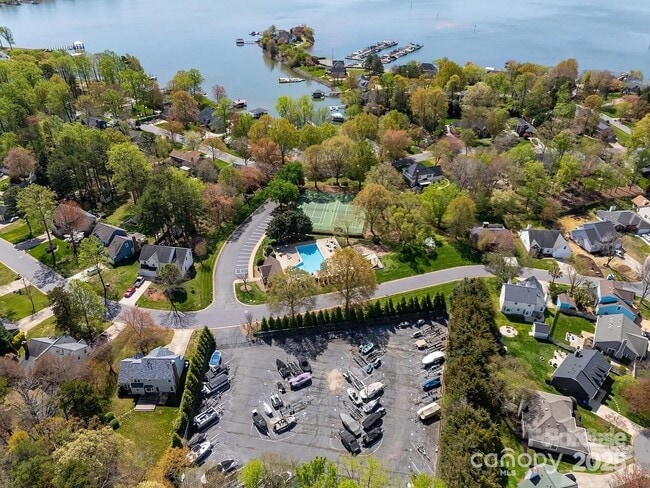 Photo - 131 Ashford Hollow Ln