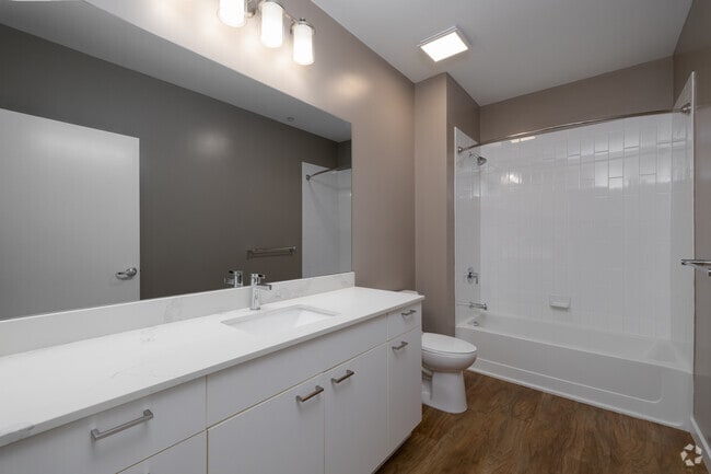 2BR, 3BA - 2,114SF - Bathroom