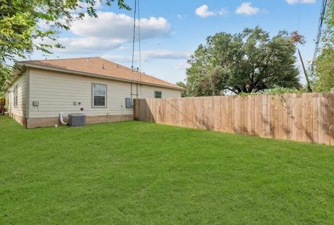 Photo - 235 Calloway St