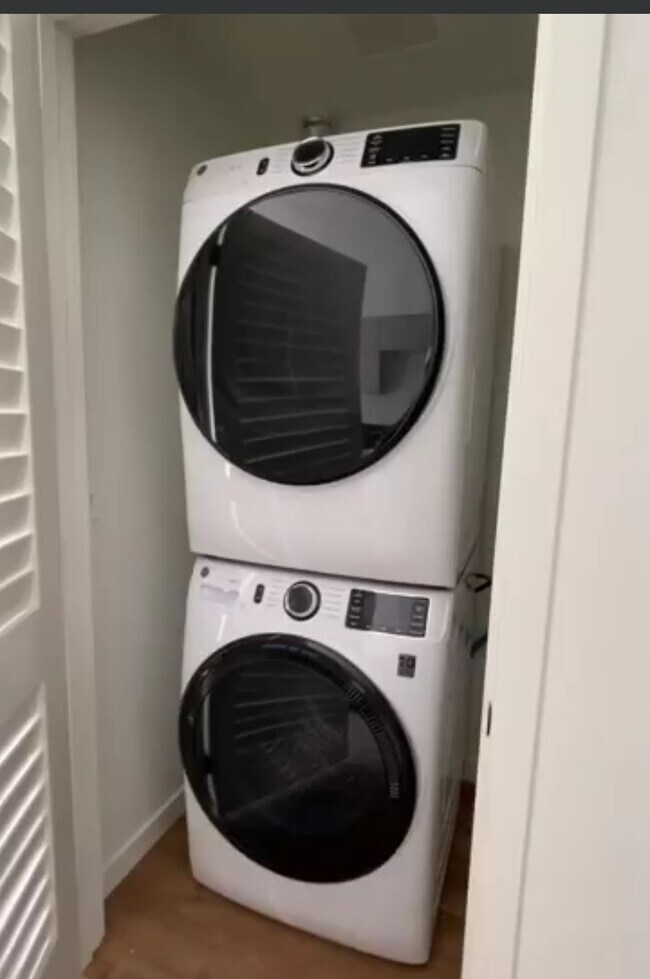 Full Size Stackable Washer & Dryer