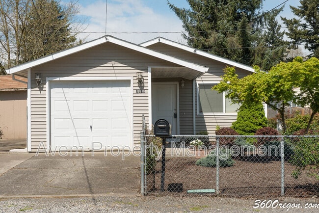 Photo - 7305 SE Harney St House