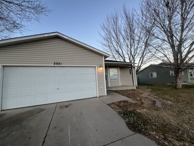 Building Photo - 2921 Anchor Dr