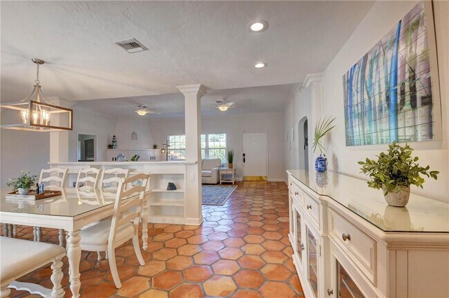 Photo - 302 NW 11th St