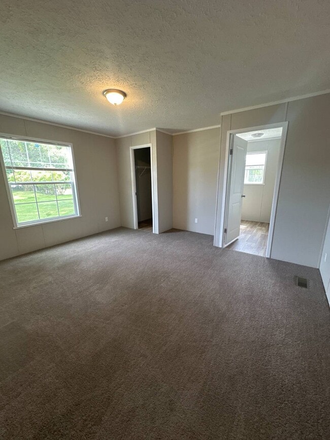 Photo - 921 Peacock Ln