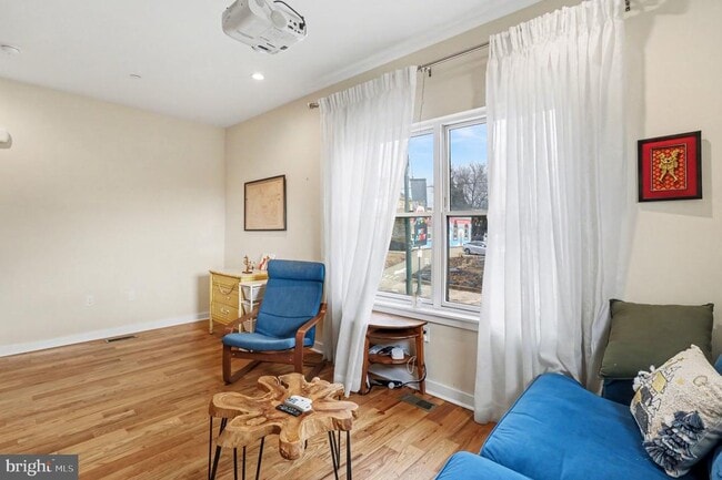 Photo - 7038 Pipers Glen Wy