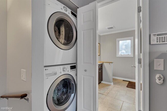 Photo - 1 br, 2 bath Townhome - 1250 South Federal...