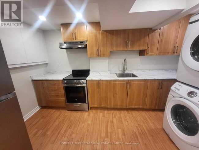 Photo - 1585 Gowling Terrace