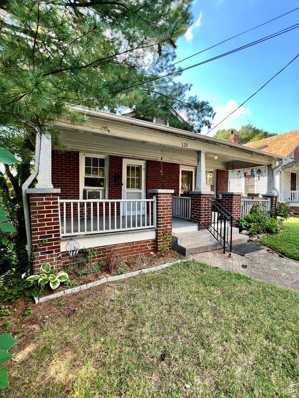 Photo - 120 S Poplar St