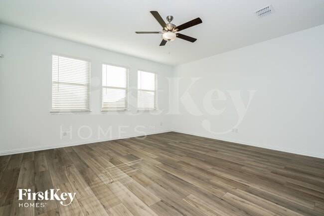 Photo - 929 High Noon Dr