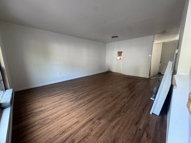 Photo - 225 W Leeds Ave