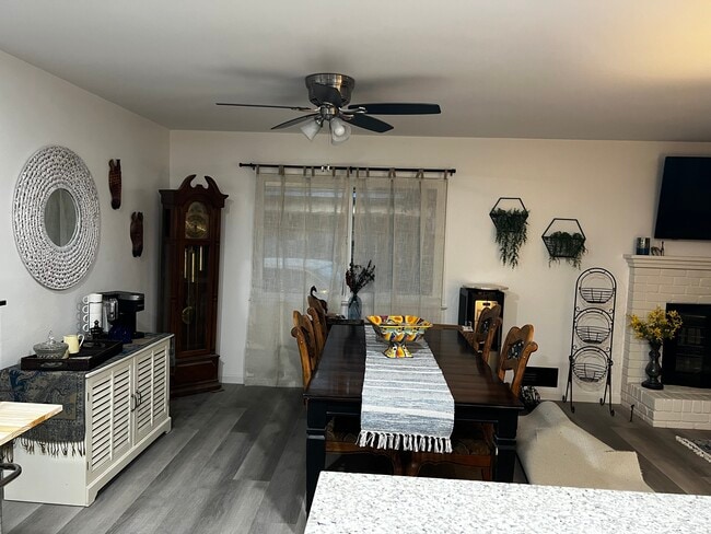 Área común, comedor - 3127 W Tulare Ave