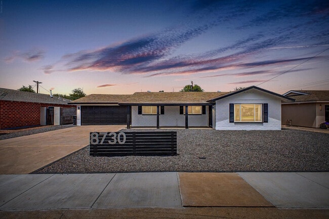 Building Photo - 8730 E Rancho Vista Dr