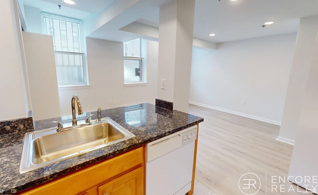 Photo - 28 Queensberry St Unit D