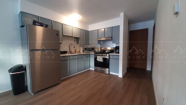 933 W 20th Ave Unit B