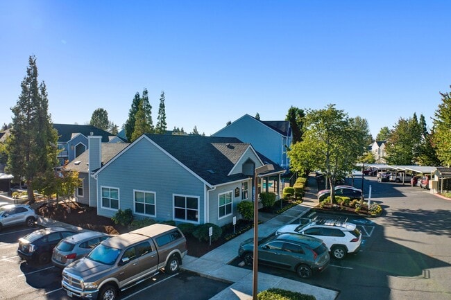 Vista lateral exterior de la casa club Aloha Oregon Quatama Village Apartments - Quatama Village Apartments