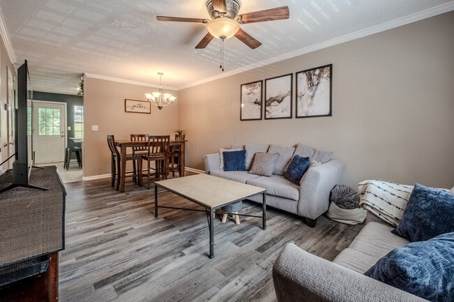 Photo - 100 Woodstone Dr