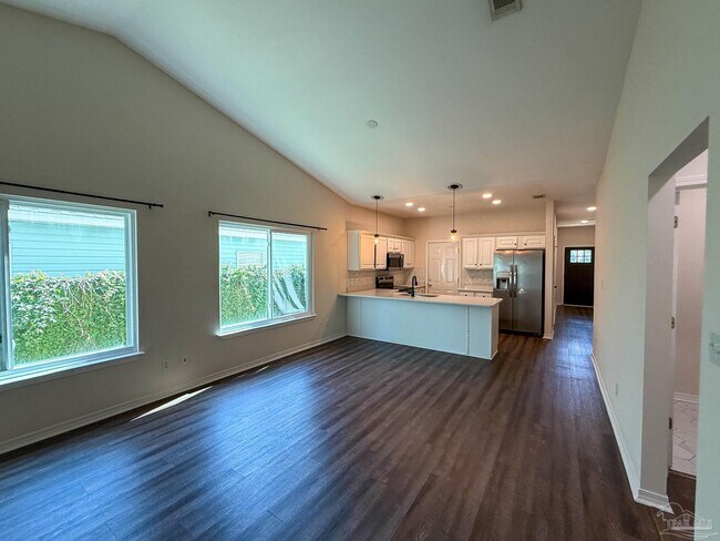 Photo - 1208 E Yonge St