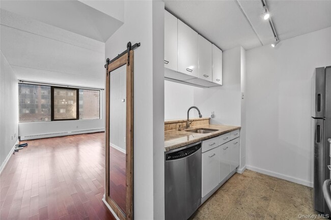 4 Martine Ave Unit 1109